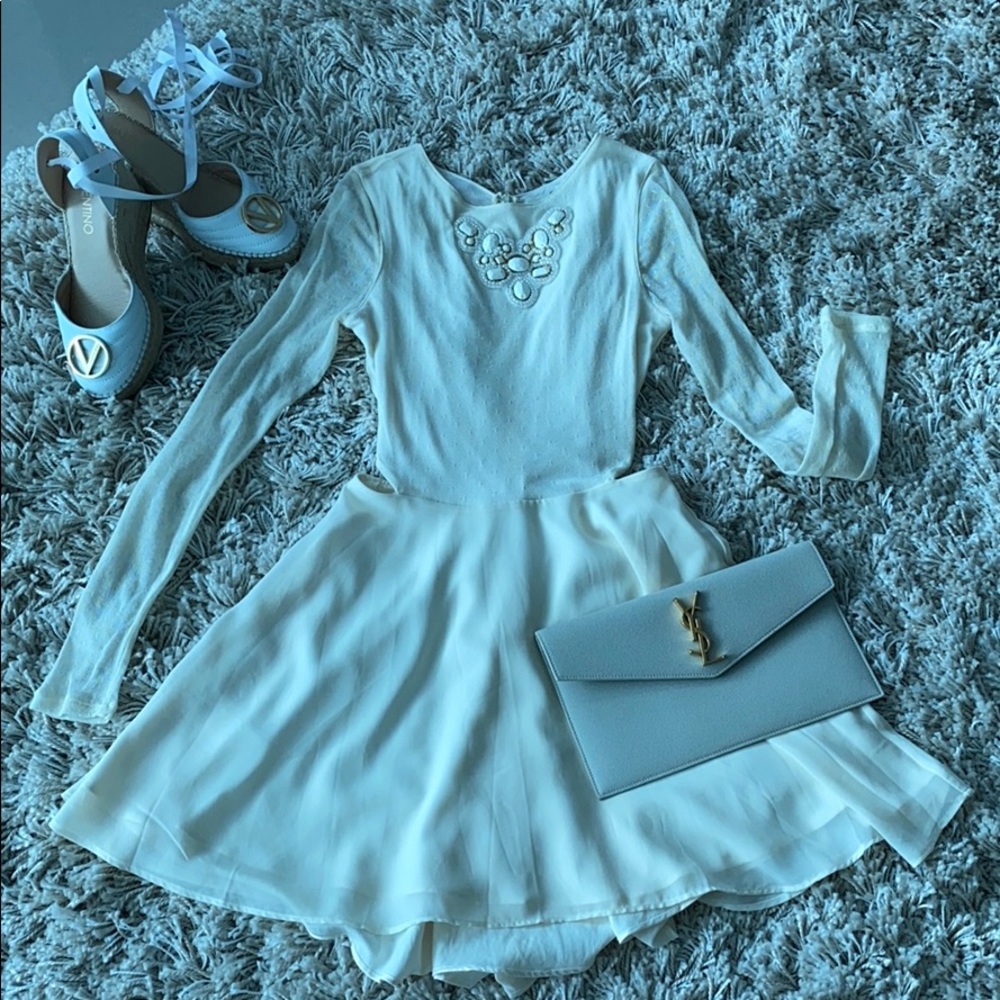 GUESS Dress 🦢 - Picture 3 of 9